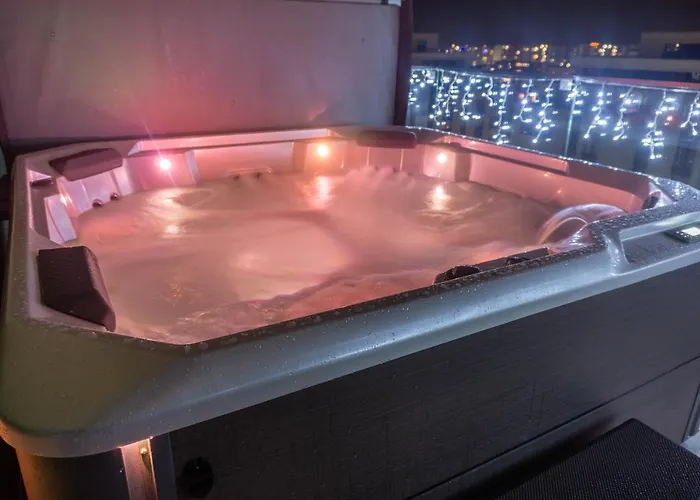 White Dream Penthouse With Jacuzzi
